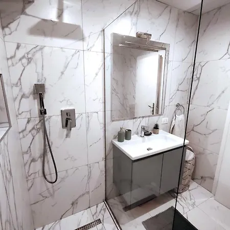 Cozy Great Location Apartment